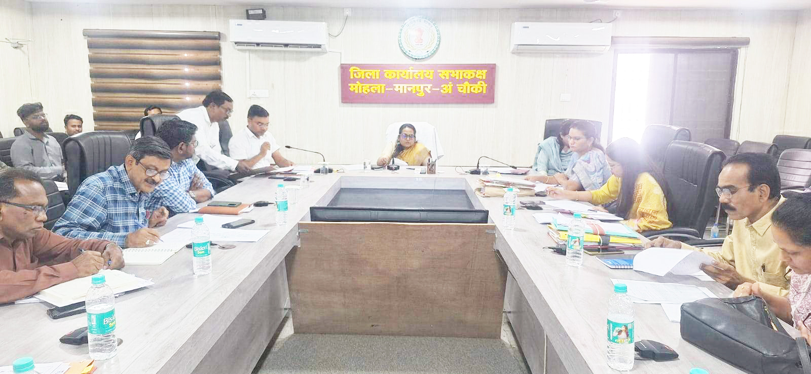 कलेक्टर ने की योजनाओं की समीक्षा