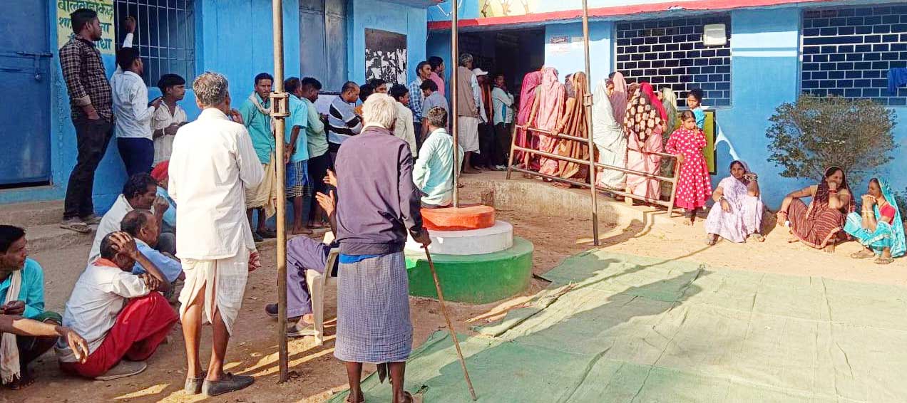 मतदान के प्रति जागरूकता, मतदान केंद्रों में भारी उत्साह मतदान के प्रति जागरूकता, मतदान केंद्रों में भारी उत्साह