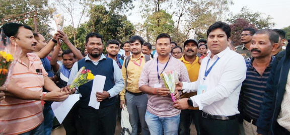 बम्हनी से पहला मतदान दल लौटा