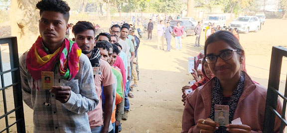 2153 उम्मीदवारों के लिए प्रथम चरण का मतदान