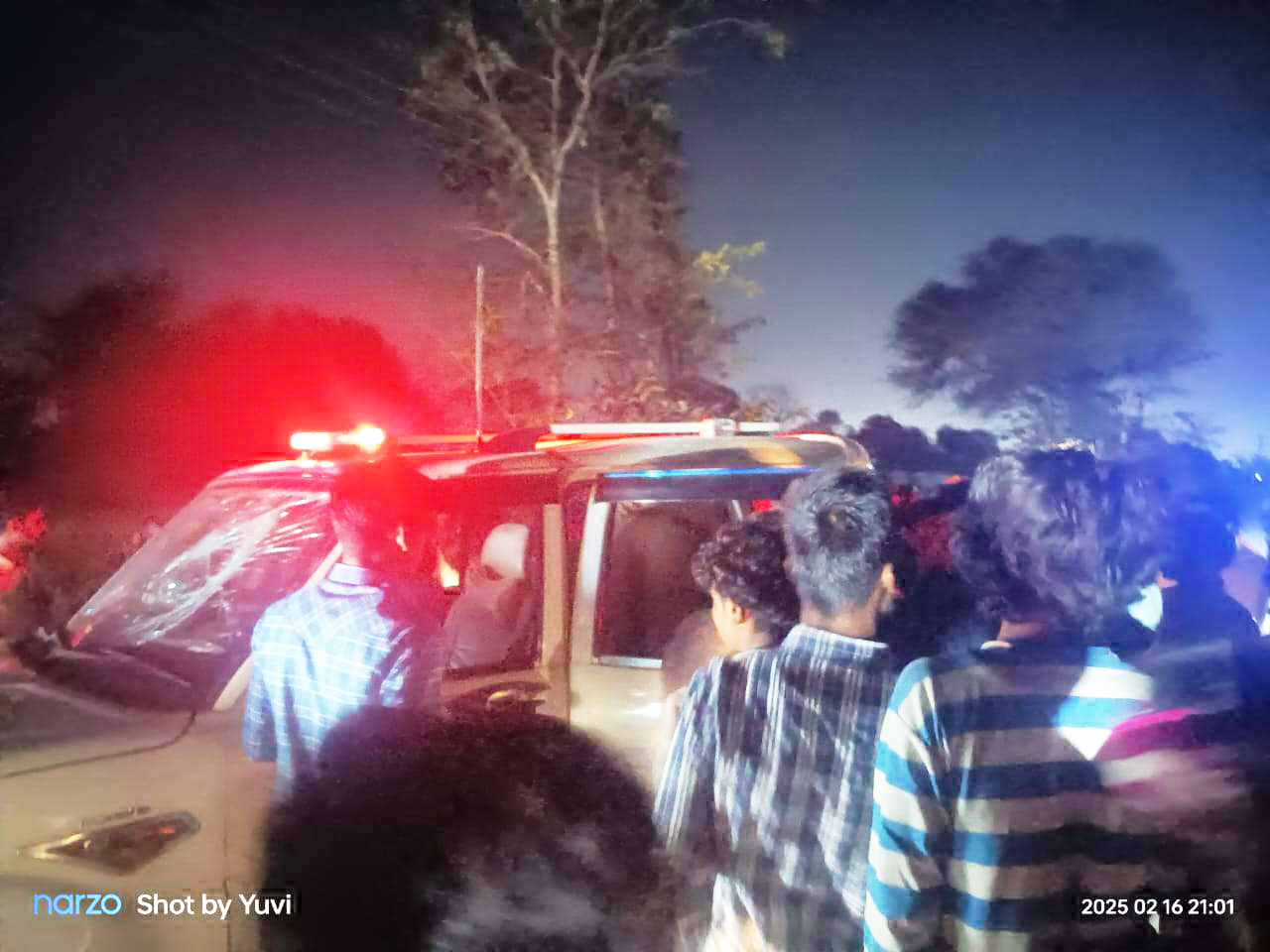 वाहन ने बाइक सवार को मारी टक्कर, दो मौतें वाहन ने बाइक सवार को मारी टक्कर, दो मौतें