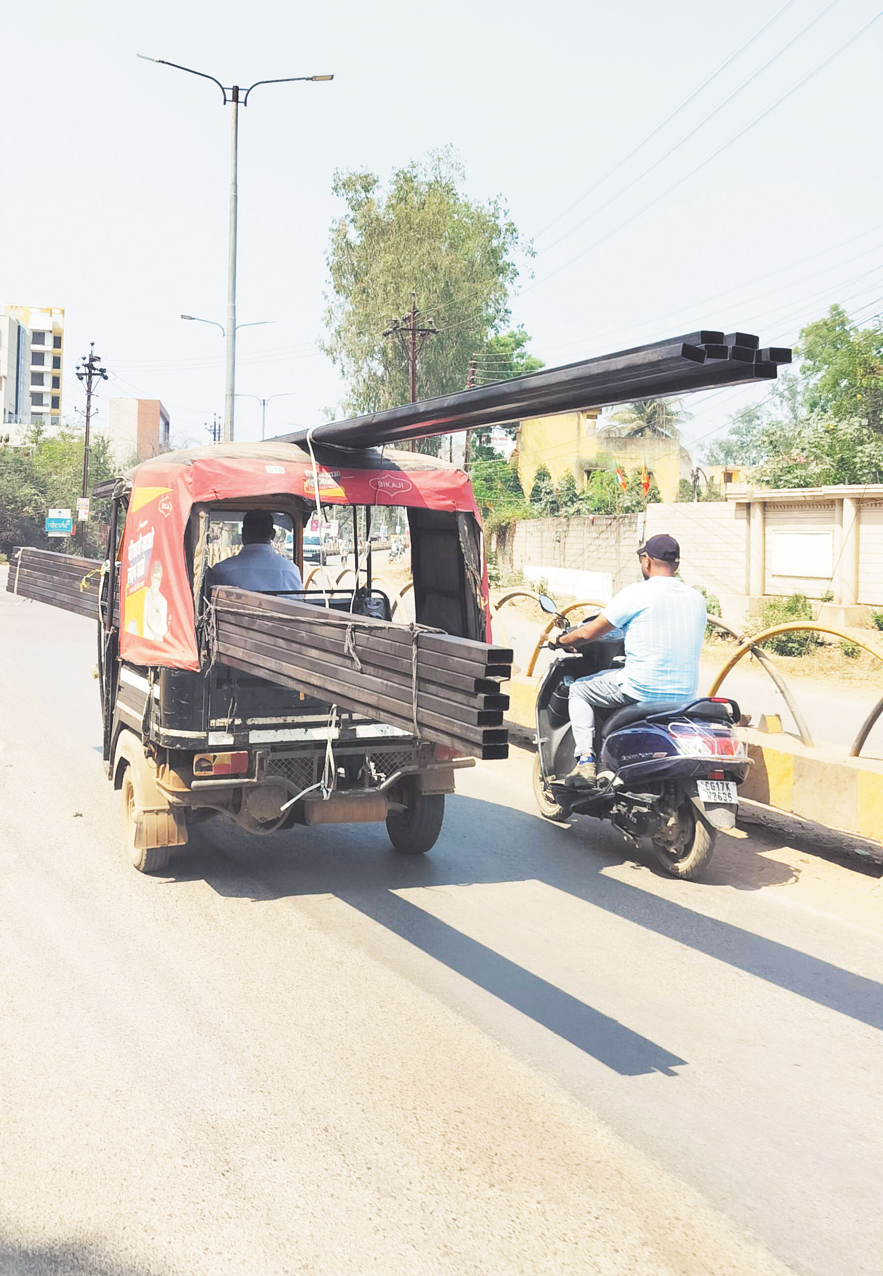 कहीं यह लापरवाही, हादसा न बन जाए...