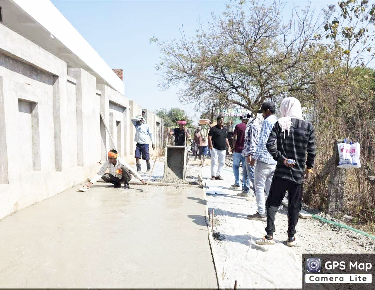 वार्ड 4 व 10 में सीसी रोड निर्माण