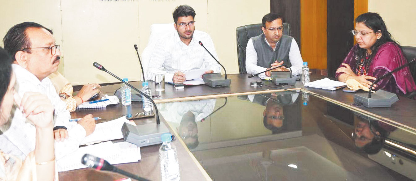 समय पर कार्यालय में उपस्थित रहने निर्देश