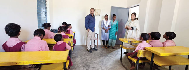मानव जीवन ज्योति नेत्रहीन विद्यालय कुनकुरी पहुंचे कलेक्टर मानव जीवन ज्योति नेत्रहीन विद्यालय कुनकुरी पहुंचे कलेक्टर