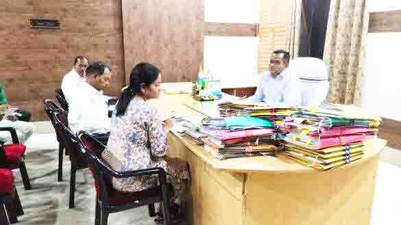 मिनी स्टेडियम के दुकानदारों से 5 साल की बकाया किराया राशि हुई वसूल मिनी स्टेडियम के दुकानदारों से 5 साल की बकाया किराया राशि हुई वसूल