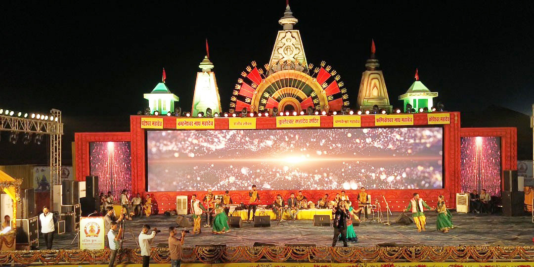राजिम कुंभ कल्प मंच पर कलाकार अपनी कला से सभ्यता, संस्कृति और परंपराओं का श्रृंगार कर रहे राजिम कुंभ कल्प मंच पर कलाकार अपनी कला से सभ्यता, संस्कृति और परंपराओं का श्रृंगार कर रहे