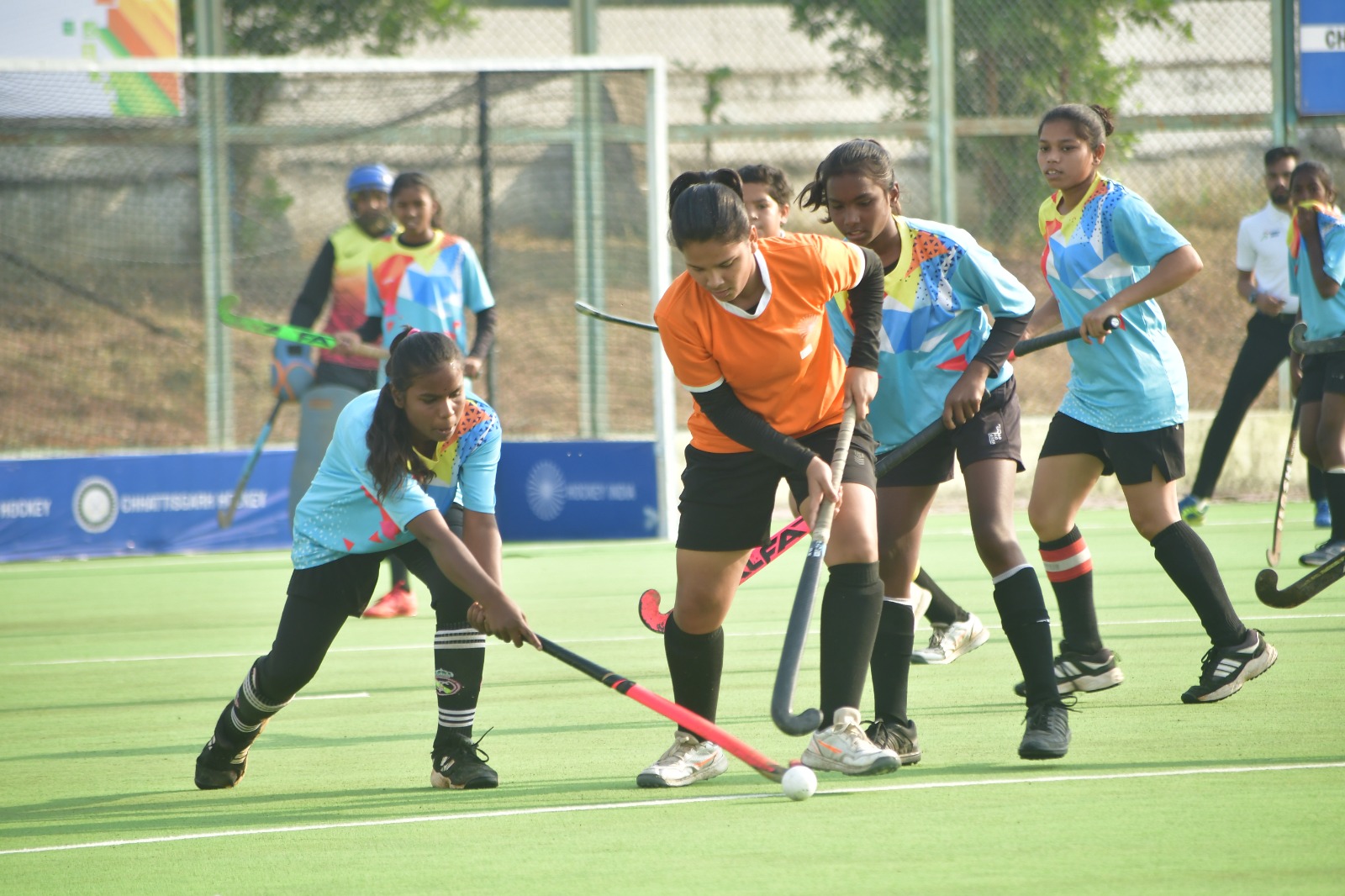 अस्मिता हॉकी में बिलासपुर, रायपुर  और मेजबान पहुंची सेफा में