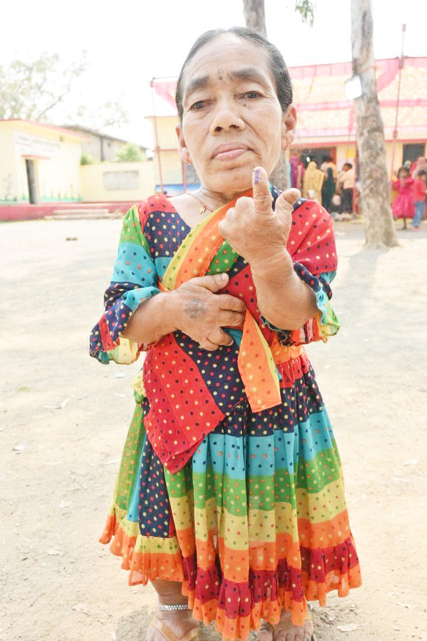 मतदान के प्रति उत्साहित सुशीला ने किया मतदान
