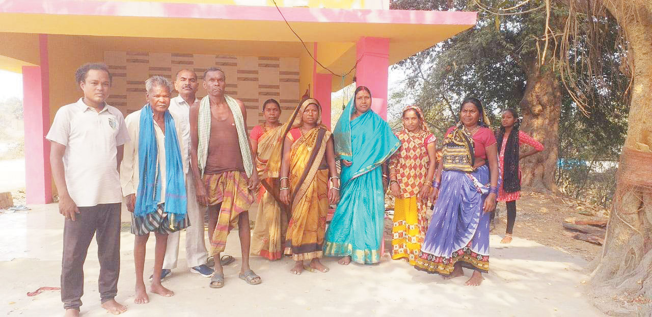 अकेली रह रही महिला का निधन, ग्रामीणों ने मिलकर किया अंतिम संस्कार अकेली रह रही महिला का निधन, ग्रामीणों ने मिलकर किया अंतिम संस्कार
