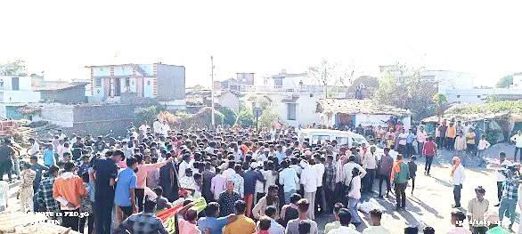 हाइवा ने सडक़ पार कर रही महिला को कुचला, मौत