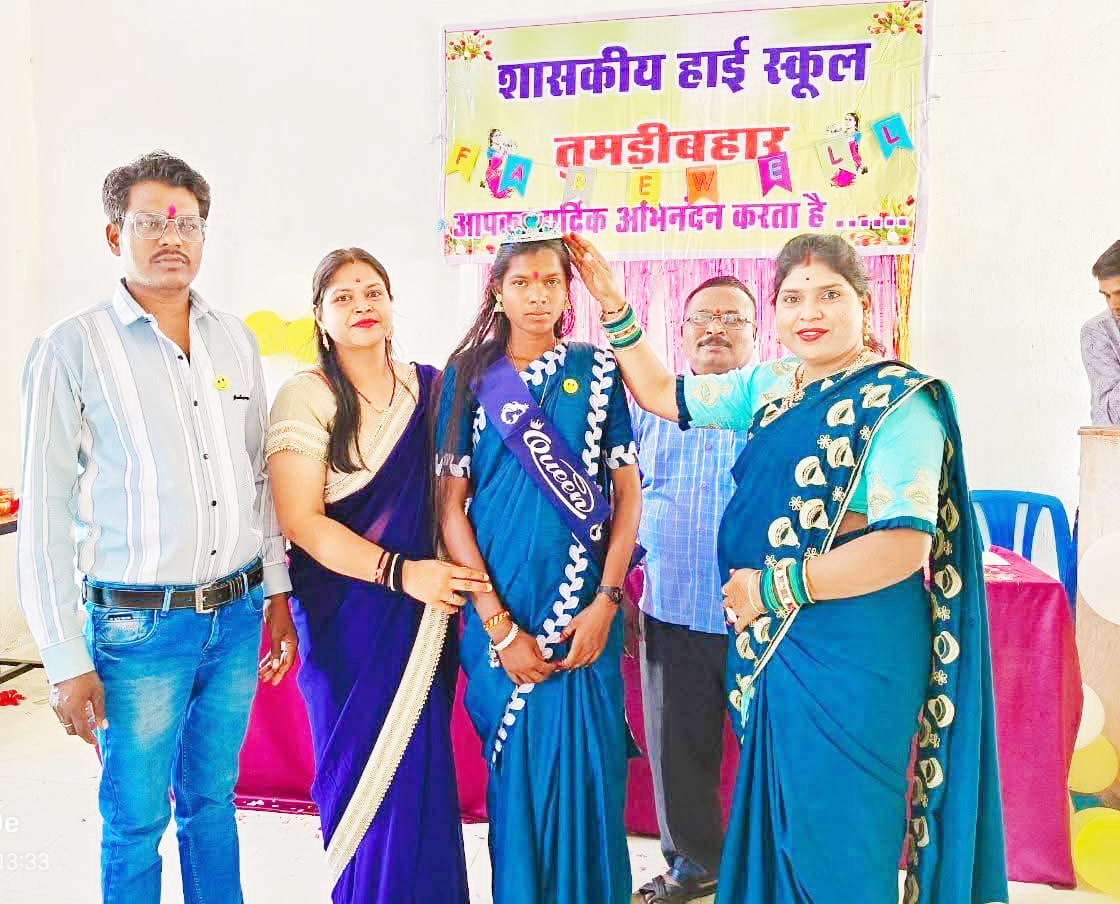 दसवीं के छात्र-छात्राओं को दी विदाई दसवीं के छात्र-छात्राओं को दी विदाई