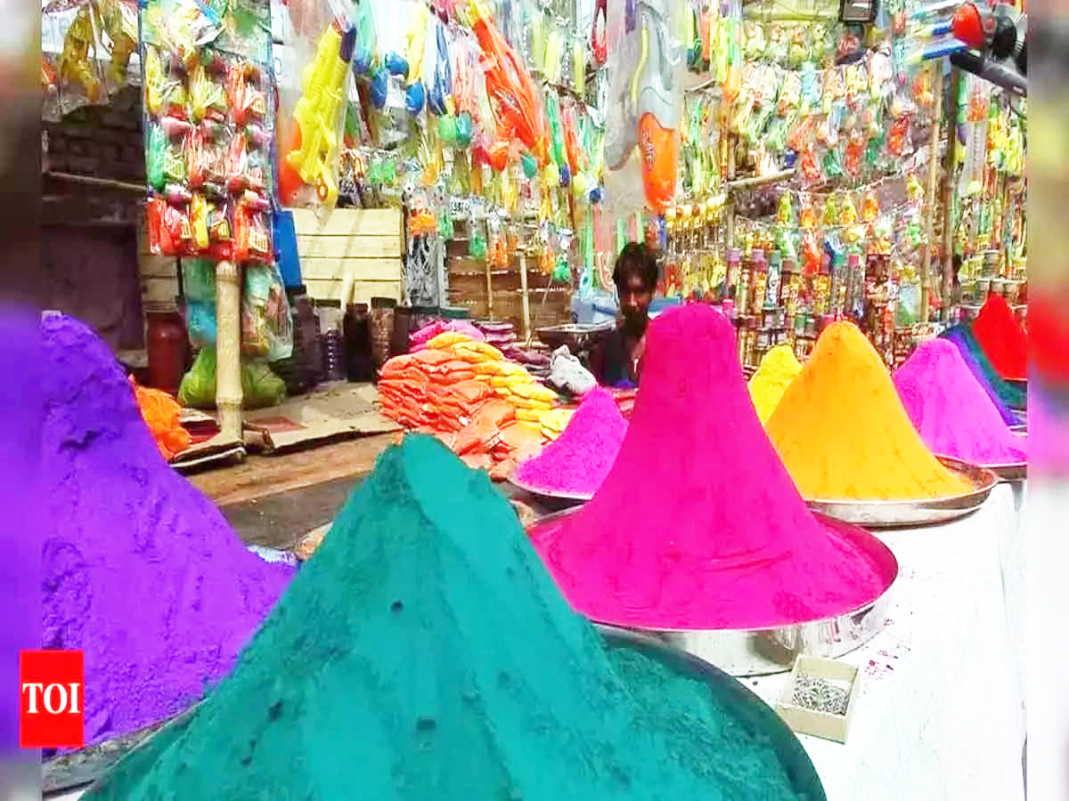 होली खेलने बाजार पहुंची इलेक्ट्रॉनिक पिचकारी, ट्रिगर दबाते ही उछालेगी गुलाल, अनोखे अंदाज में मिठाई माला भी हाजिर होली खेलने बाजार पहुंची इलेक्ट्रॉनिक पिचकारी, ट्रिगर दबाते ही उछालेगी गुलाल, अनोखे अंदाज में मिठाई माला भी हाजिर