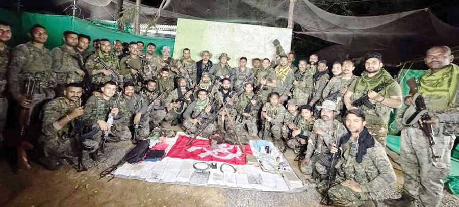 भारी मात्रा में डंप हथियार, विस्फोटक व अन्य