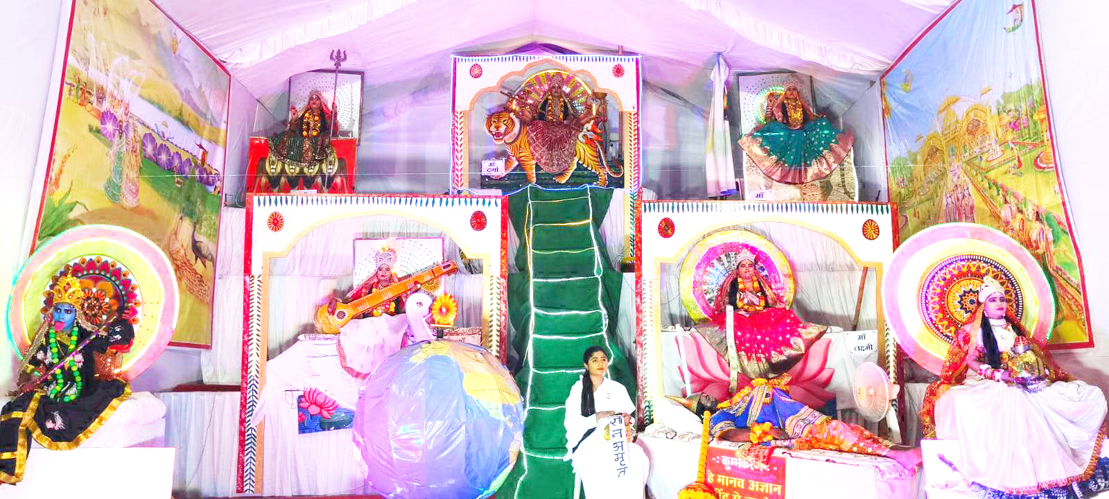 राजिम कुंभ कल्प में चैतन्य नौ देवियों की झांकी राजिम कुंभ कल्प में चैतन्य नौ देवियों की झांकी