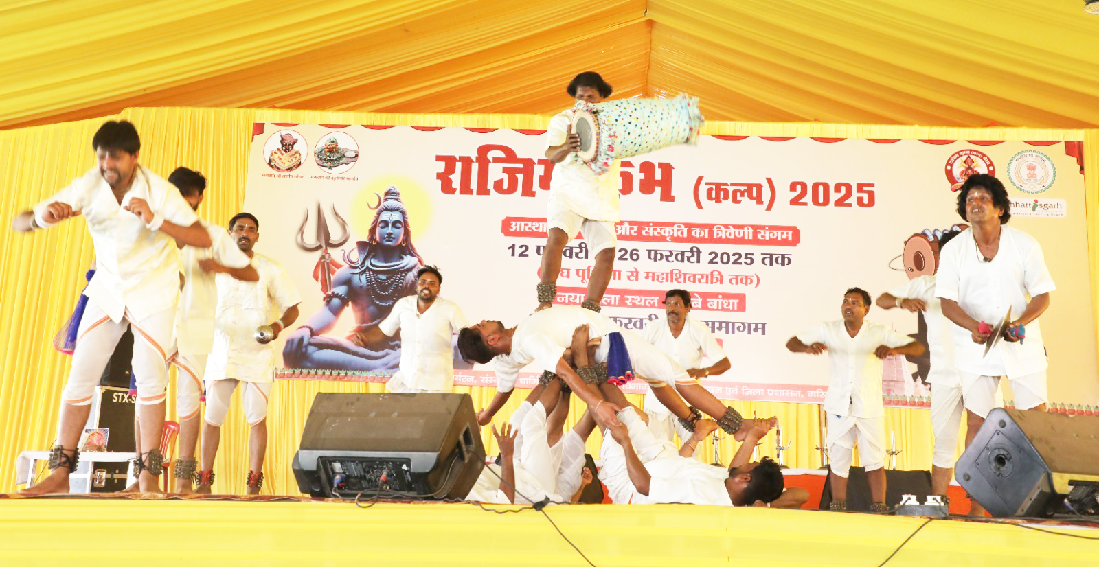 बाबा हंसराज रघुवंशी को सुनने उमड़ा जन सैलाब, भोलेबाबा के भजनों से झूम उठे भक्त बाबा हंसराज रघुवंशी को सुनने उमड़ा जन सैलाब, भोलेबाबा के भजनों से झूम उठे भक्त