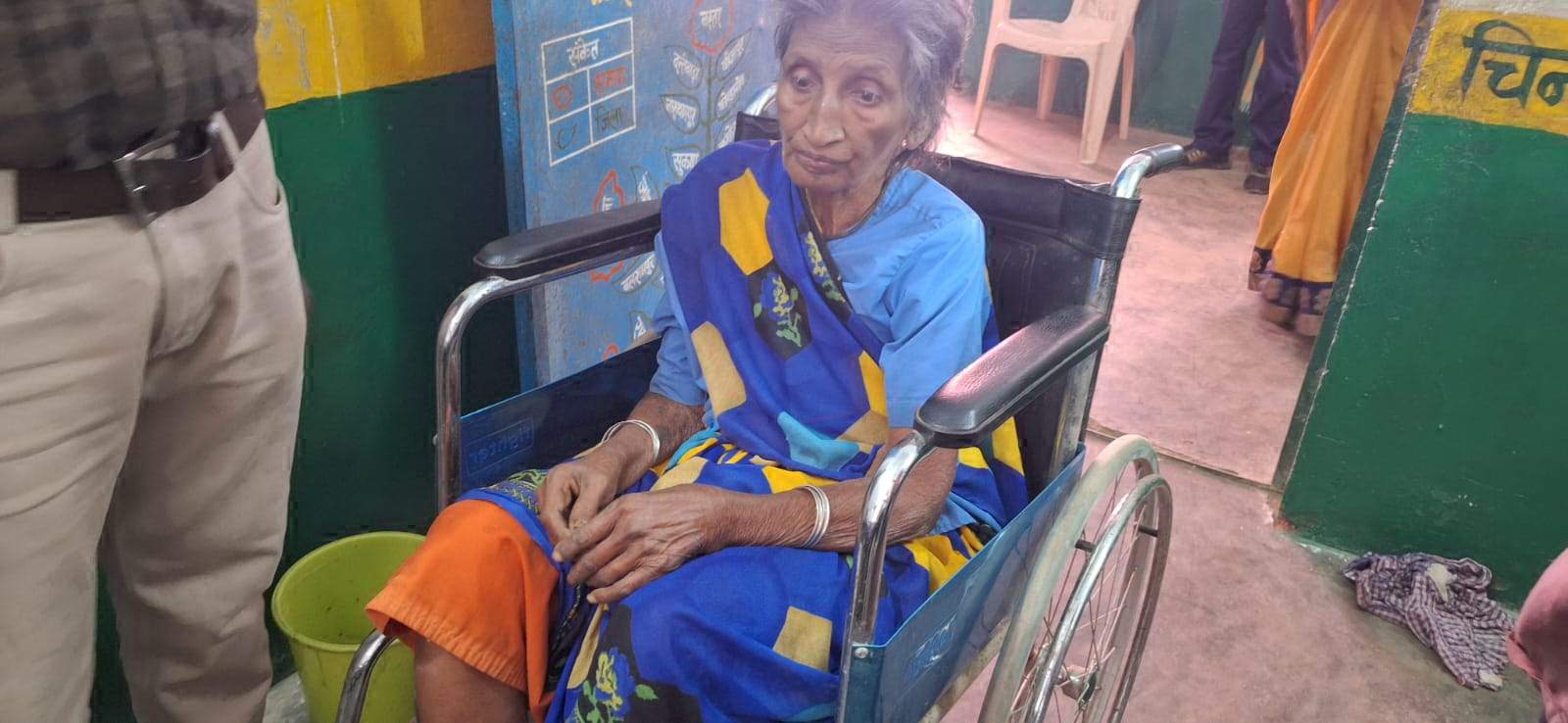 दिव्यांग बिराजोबाई ने किया मतदान