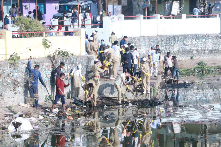 प्रोजेक्ट अमृत, तालाब की सफाई प्रोजेक्ट अमृत, तालाब की सफाई