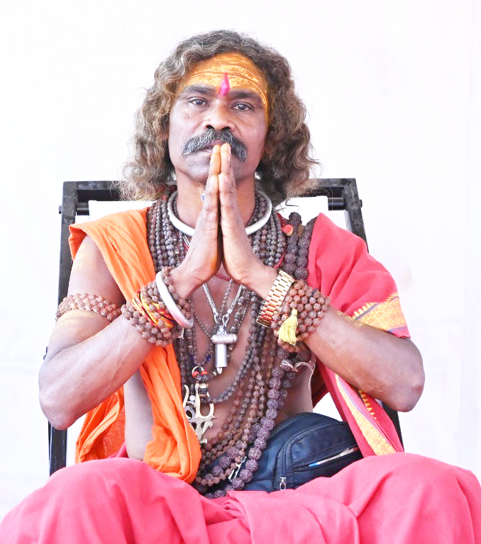 राजिम कुंभ कल्प में पहुंचे निराहारी बाबा, पंद्रह साल से अन्न नहीं किया ग्रहण राजिम कुंभ कल्प में पहुंचे निराहारी बाबा, पंद्रह साल से अन्न नहीं किया ग्रहण