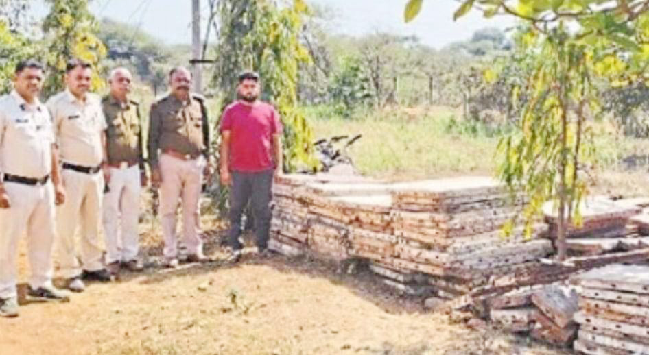 4 लाख की चोरी की सेंट्रिंग प्लेट जब्त, आरोपी बंदी