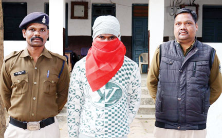 जंगल में पत्नी की हत्या कर जलाया, आरोपी गिरफ्तार जंगल में पत्नी की हत्या कर जलाया, आरोपी गिरफ्तार
