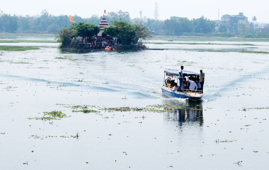 दलपत सागर के बीच टापू पर भूपालेश्वर महादेव मंदिर