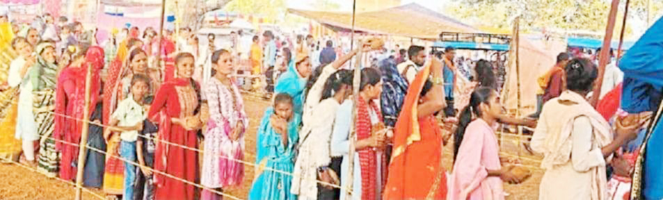 शिवालयों में हर-हर महादेव के साथ गूंजा पंचाक्षरी मंत्र 