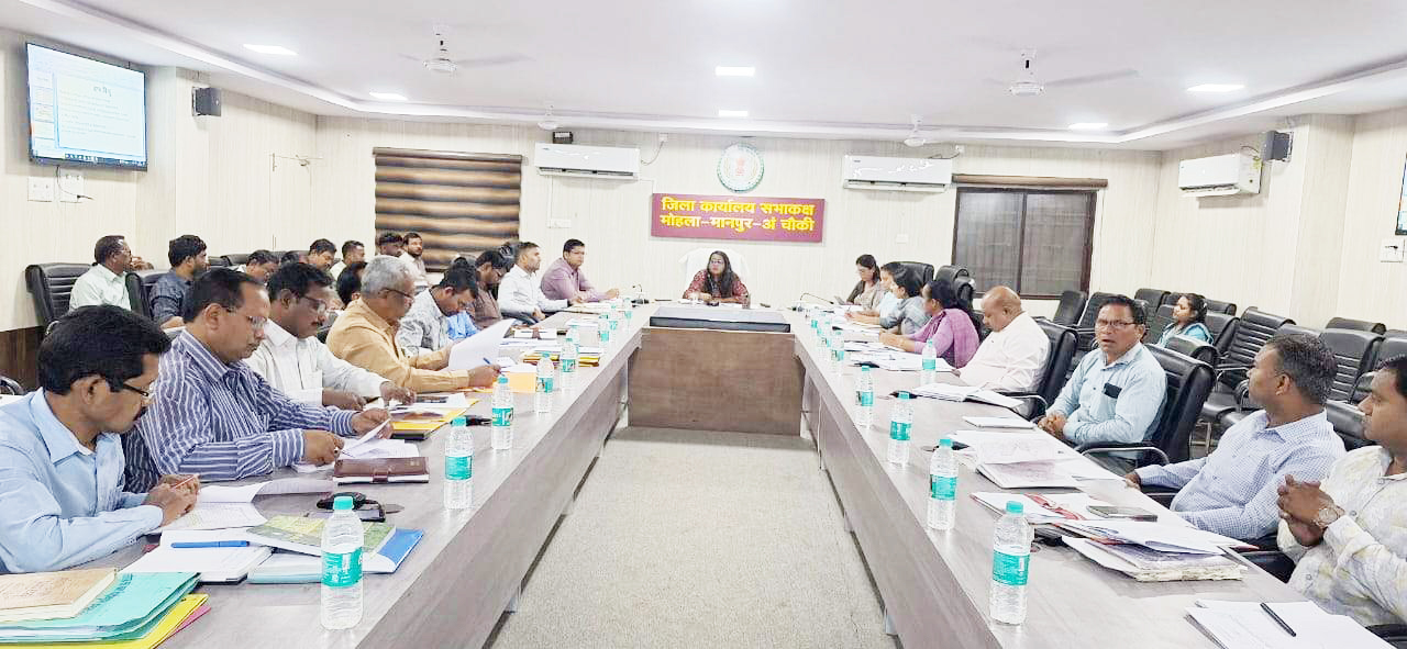 निर्माण कार्यों के अद्यतन स्थिति की समीक्षा