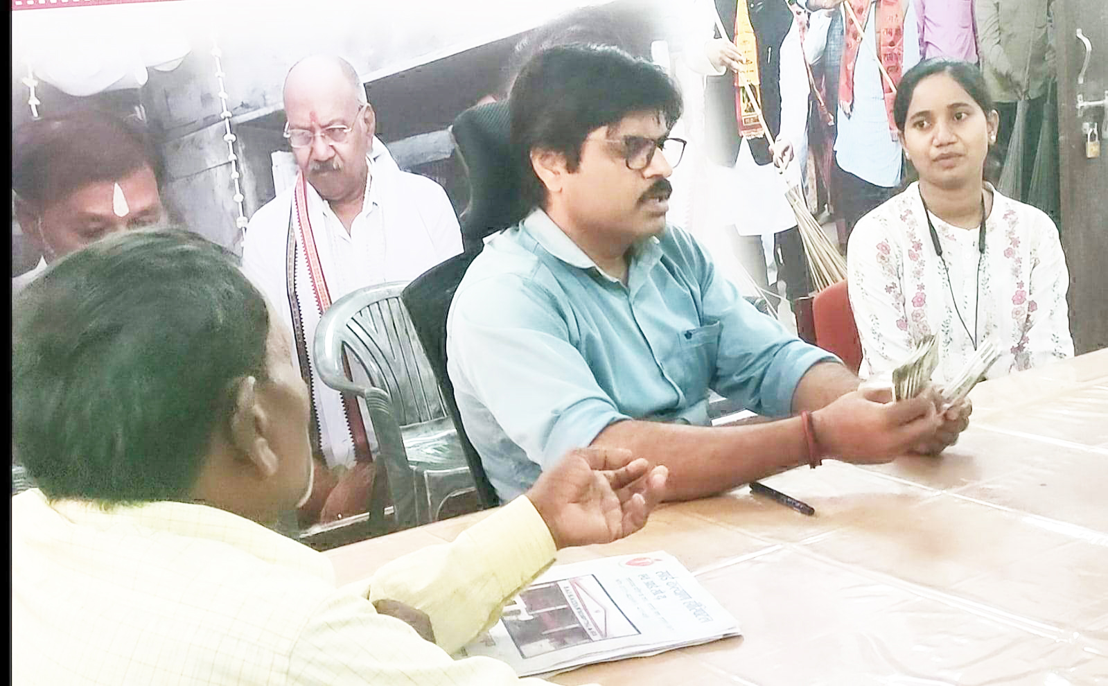 सम्पर्क केन्द्र की पहल से मिली अपने हिस्से की धान बोनस की राशि, जिला प्रशासन का जताया आभार