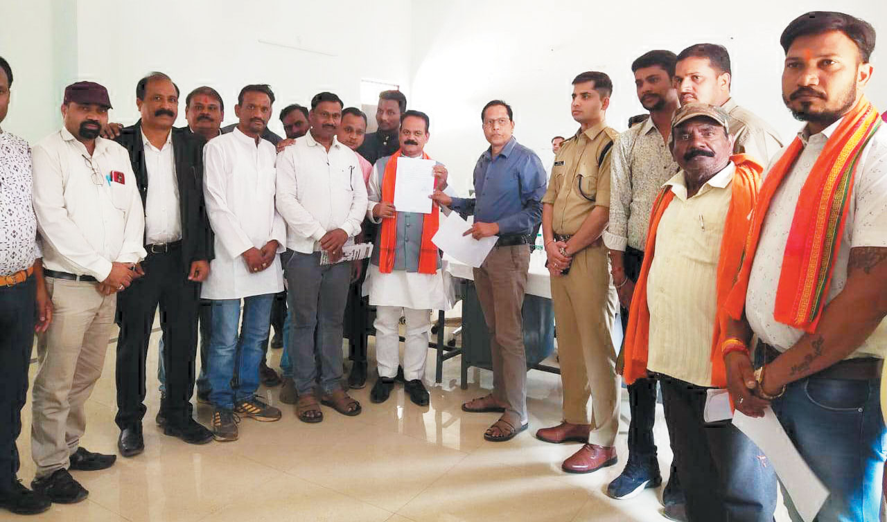 निर्वाचित जिपं सदस्यों को निर्वाचन प्रमाण पत्र