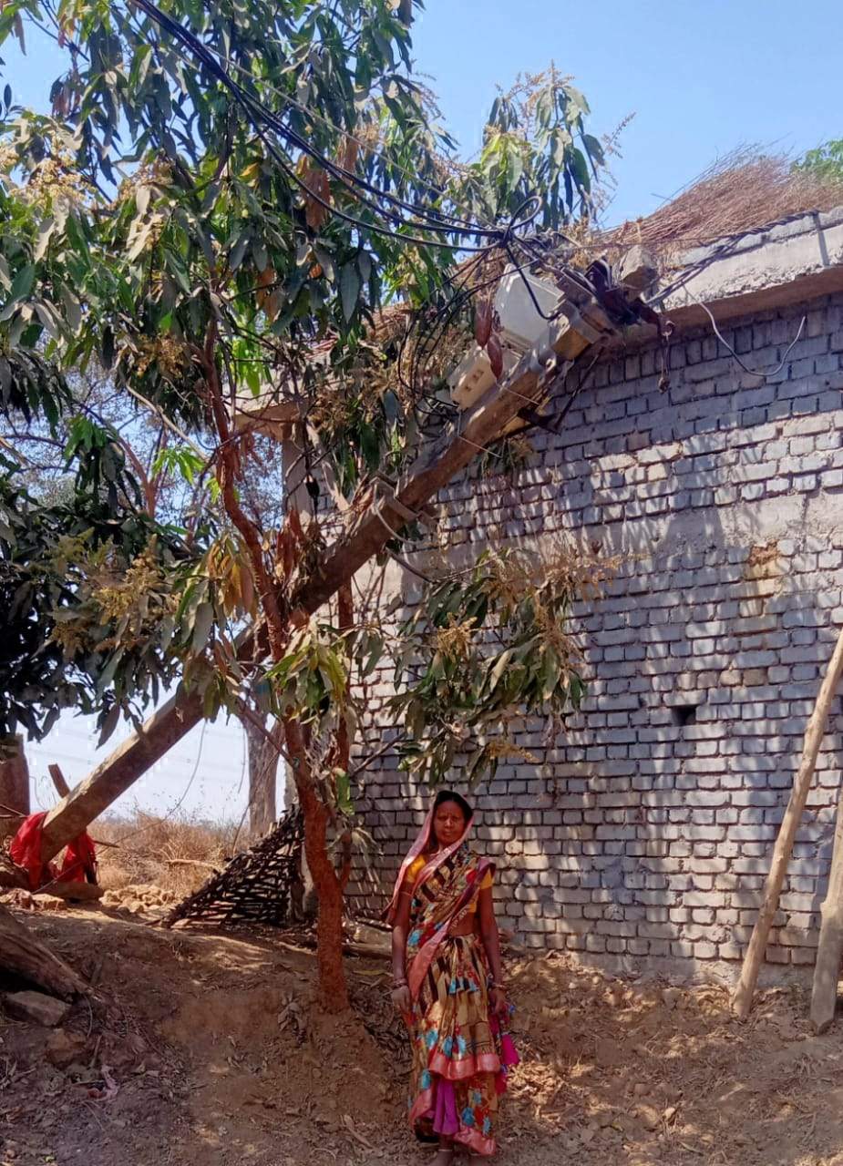 पीएम आवास के उपर गिरा बिजली का तार पीएम आवास के उपर गिरा बिजली का तार