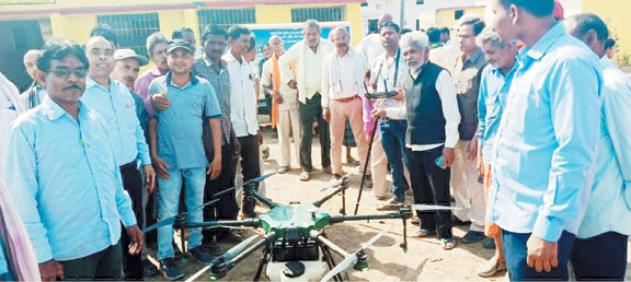 सहकारी समितियों में संचालित योजनाओं की दी जानकारी