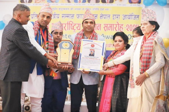 साहित्यकार कौशिक मुनि त्रिपाठी को विश्व प्रतिभा अंतरराष्ट्रीय सम्मान