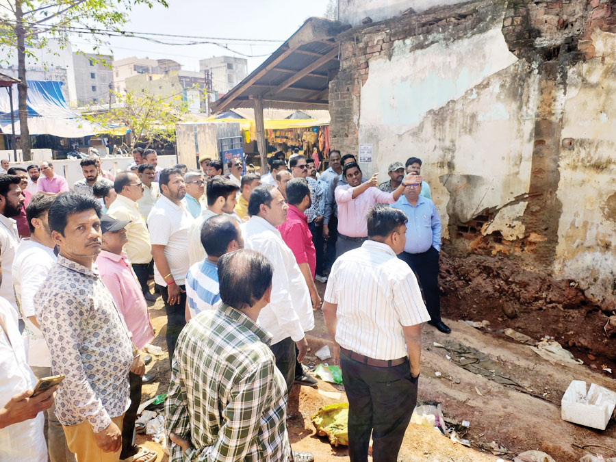 कलेक्टर ने गोल बाजार विकास कार्य का किया निरीक्षण