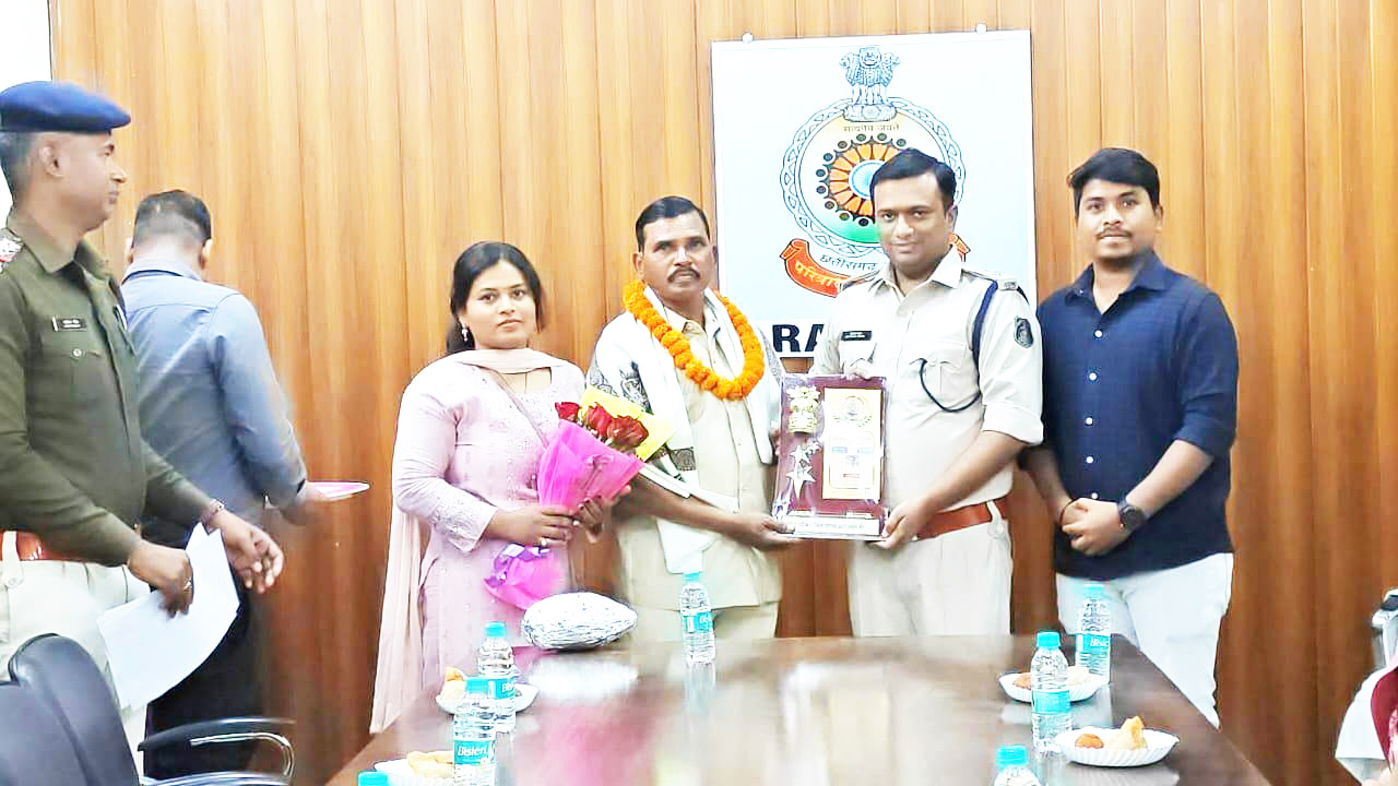 प्रधान आरक्षक सिदार सेवानिवृत्त, दी विदाई प्रधान आरक्षक सिदार सेवानिवृत्त, दी विदाई