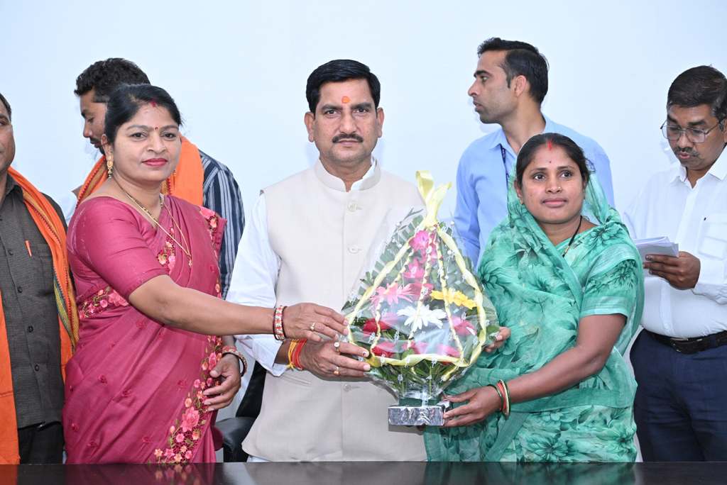 केन्द्रीय राज्य मंत्री साहू से जनप्रतिनिधियों की सौजन्य भेंट, क्षेत्रीय विकास पर चर्चा केन्द्रीय राज्य मंत्री साहू से जनप्रतिनिधियों की सौजन्य भेंट, क्षेत्रीय विकास पर चर्चा