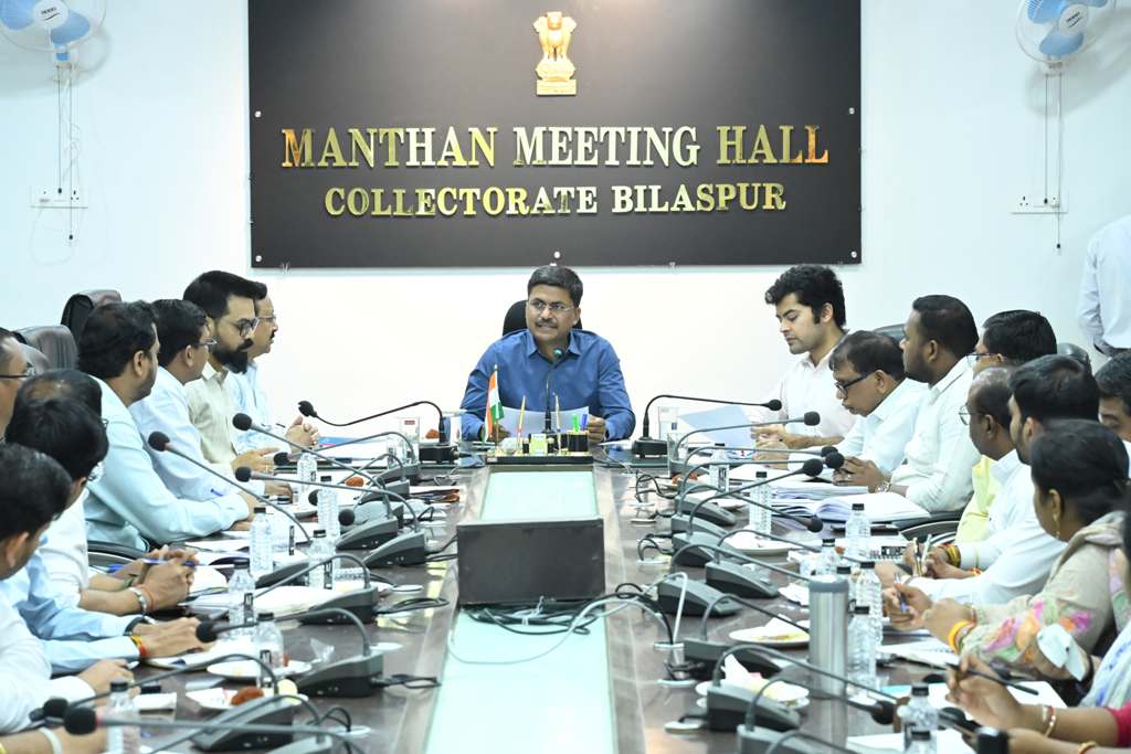 सडक़ पर बर्थडे मनाने और अवैध शराब बेचने वालों  पर कड़ी नजर रखें