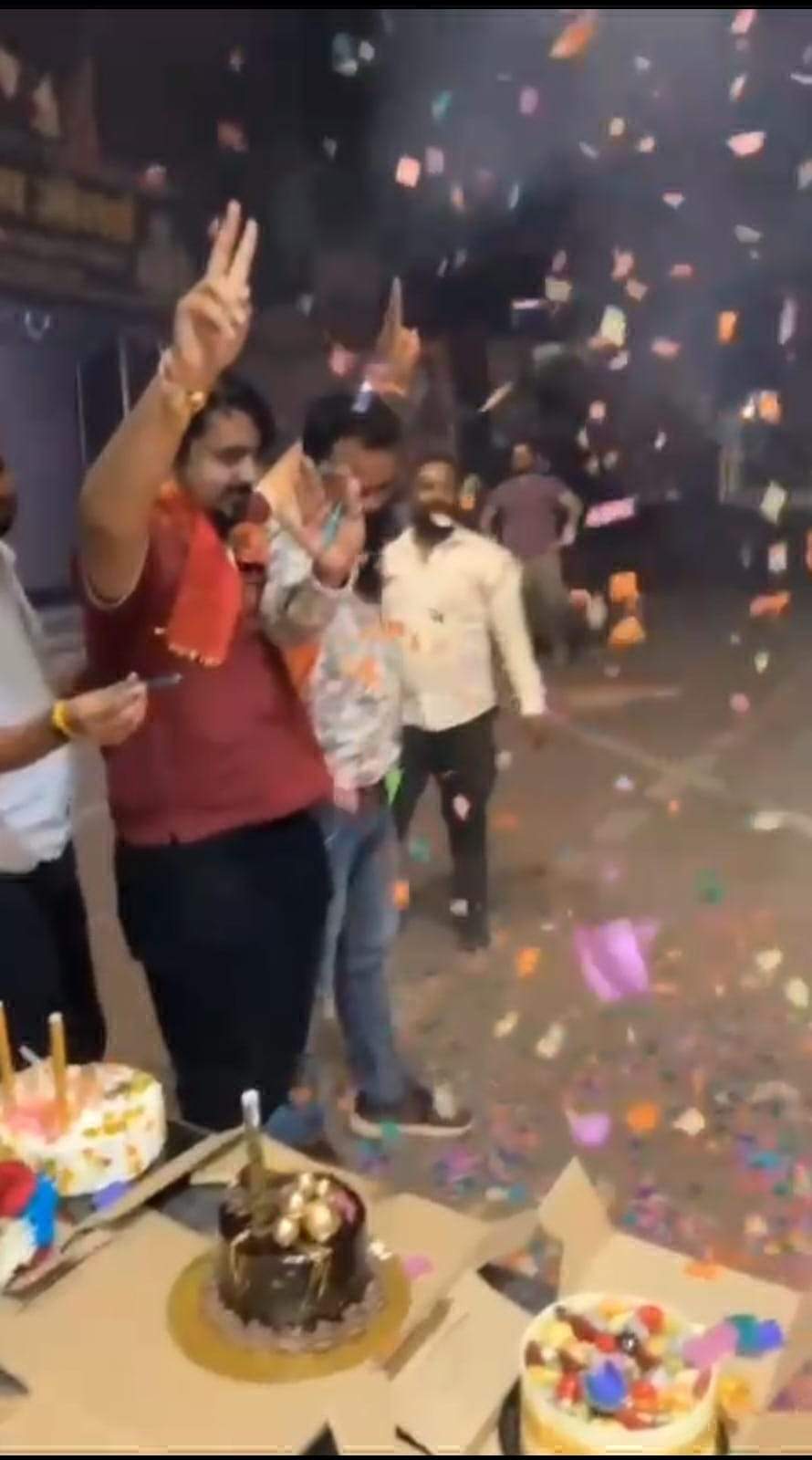 चंगोराभाठा के बाद उदया सोसायटी में भी बीच रोड बर्थ डे, मामला दर्ज चंगोराभाठा के बाद उदया सोसायटी में भी बीच रोड बर्थ डे, मामला दर्ज