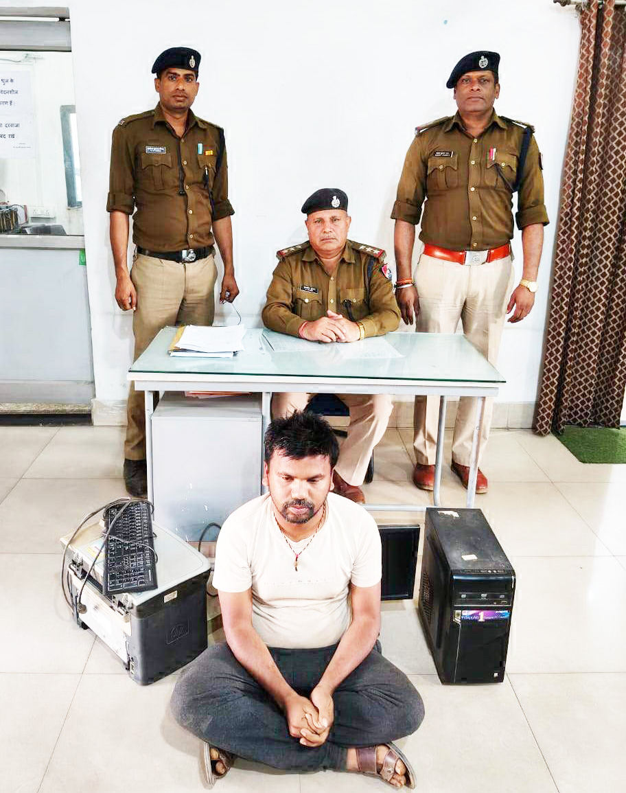 अवैध रेलवे टिकट बनाने वाला आरोपी गिरफ्तार अवैध रेलवे टिकट बनाने वाला आरोपी गिरफ्तार