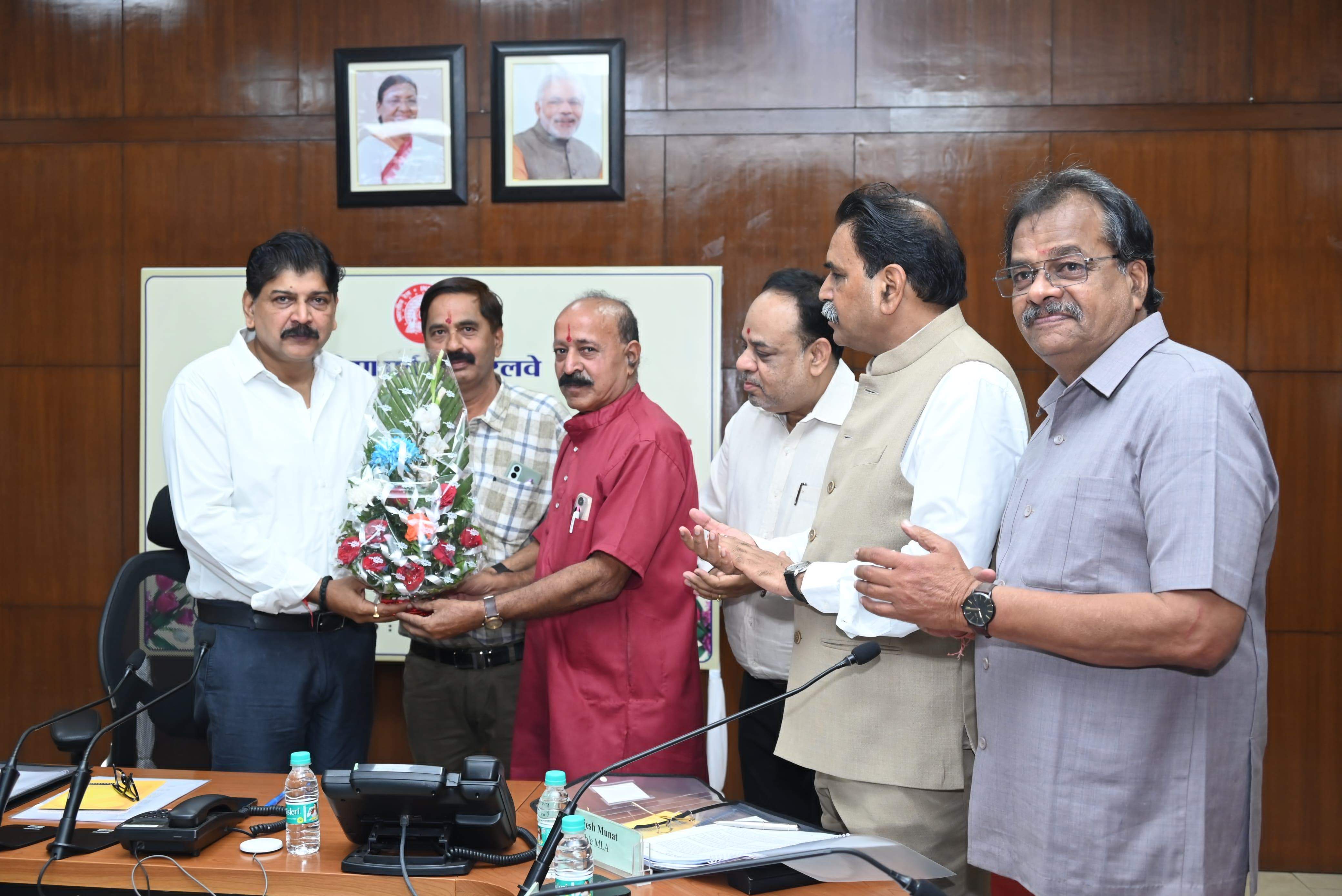 रेलवे डीआरयूसीसी की बैठक में शामिल हुए पूर्व पालिकाध्यक्ष गोयल रेलवे डीआरयूसीसी की बैठक में शामिल हुए पूर्व पालिकाध्यक्ष गोयल