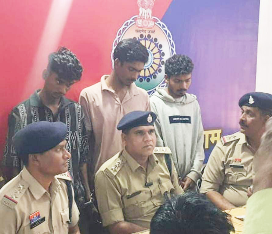 सूने मकानों में चोरी, तीन आरोपी गिरफ्तार