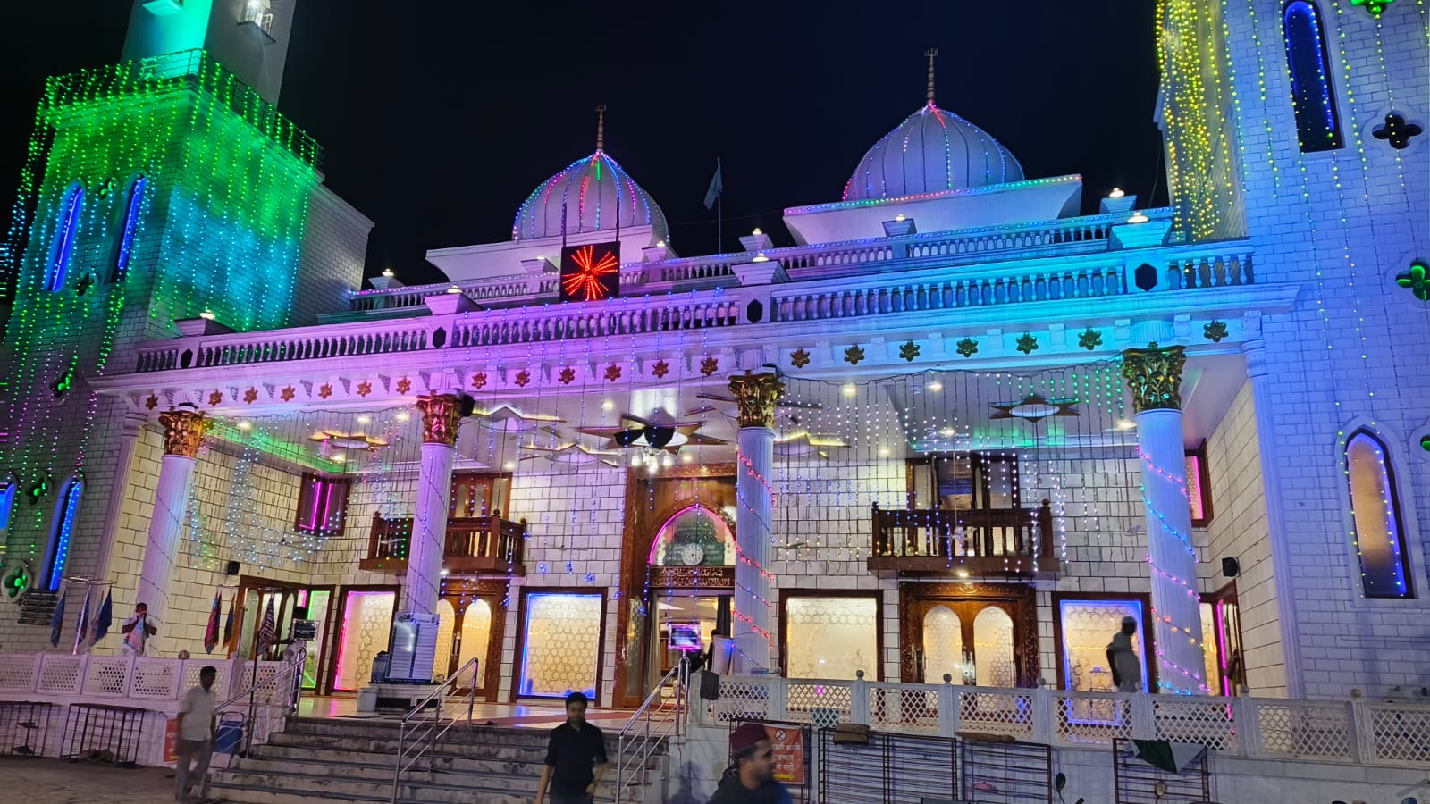 अल्लाह की इबादत का पवित्र महीना शुरू,  रोजेदारों से गुलजार शहर के मस्जिद