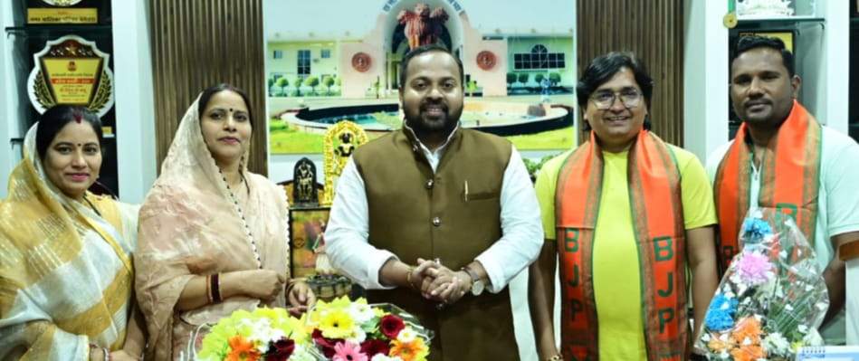 दो पूर्व पार्षद समेत कई कांग्रेसियों ने भाजपा का दामन थामा