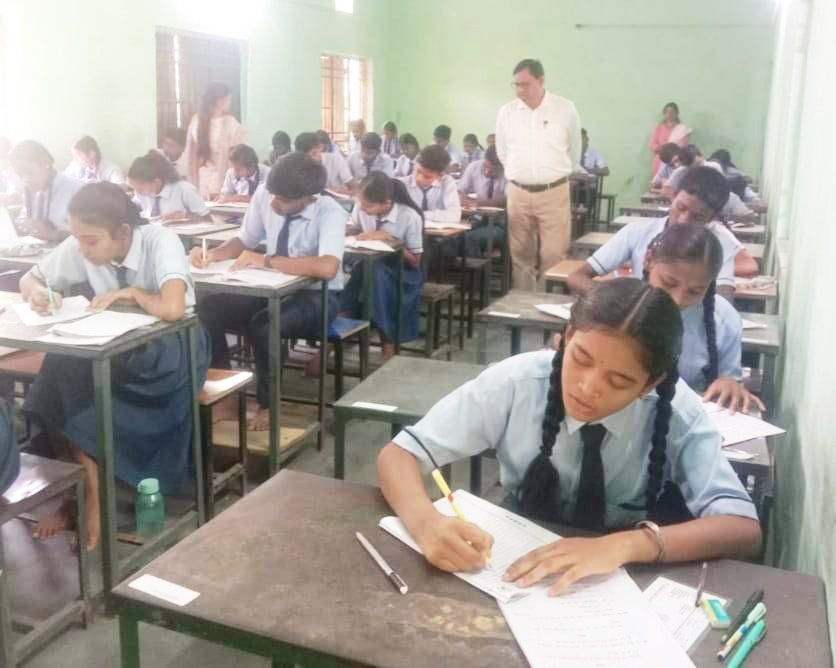 परीक्षा केंद्रों का डीईओ ने किया निरीक्षण