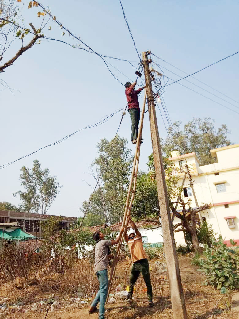 299 उपभोक्ताओं की काटी बिजली   234 बकायेदारों से वसूले 24 लाख