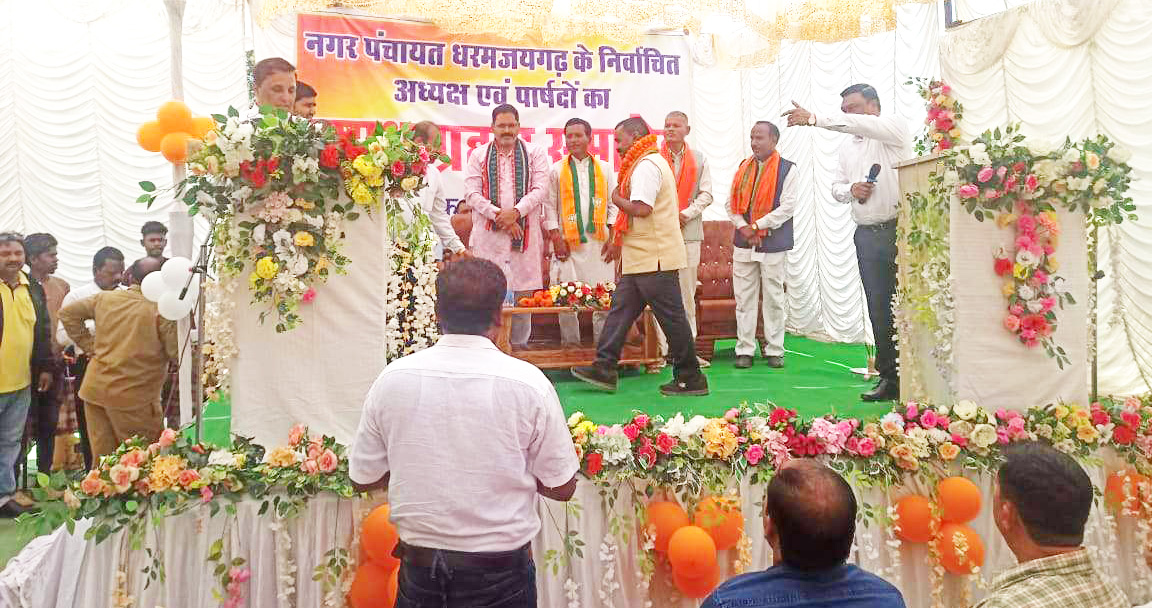 नगर पंचायत अध्यक्ष सहित 15 पार्षदों ने ली शपथ नगर पंचायत अध्यक्ष सहित 15 पार्षदों ने ली शपथ