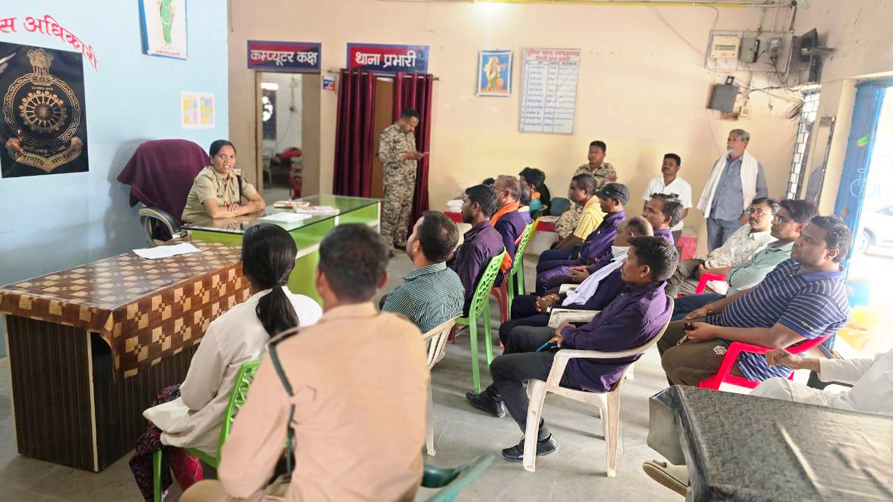 चुनाव में उत्कृष्ट कार्य, कर्मचारियों का सम्मान चुनाव में उत्कृष्ट कार्य, कर्मचारियों का सम्मान