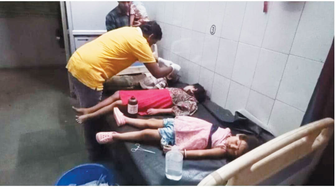 बेकाबू बस पलटी, कई जख्मी