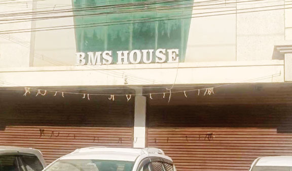 24 घंटे के बाद भी नहीं हो पाई पूरी जांच, आईटी टीम कर रही पड़ताल