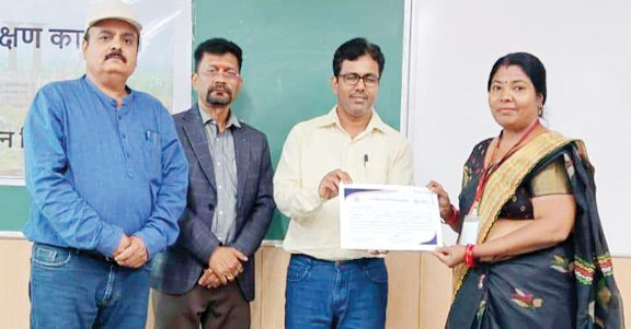 राष्ट्रीय अविष्कार अभियान प्रशिक्षण में दंतेवाड़ा से दो शिक्षिका हुईं शामिल राष्ट्रीय अविष्कार अभियान प्रशिक्षण में दंतेवाड़ा से दो शिक्षिका हुईं शामिल